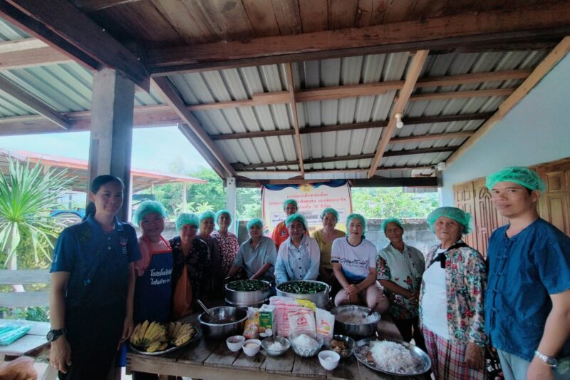 โครงการพัฒนาอาชีพชุมชน หลักสูตร วิชาการทำขนมกล้วย จำนวน 6 ชั่วโมง