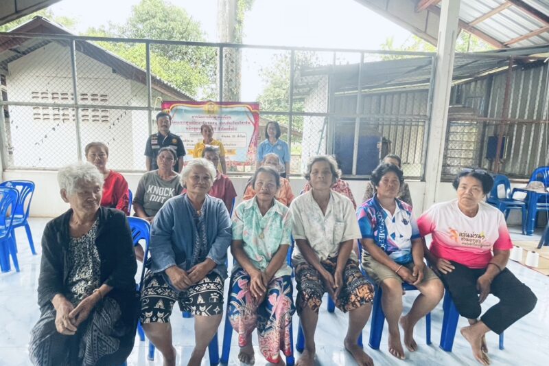 การเรียนรู้เพื่อพัฒนาตนเอง : โครงการศูนย์ฝึกอาชีพชุมชน แบบชั้นเรียนวิชาชีพ หลักสูตร 31 ชั่วโมงขึ้นไปวิชาการทอผ้าพื้นเมือง จำนวน 35 ชั่วโมง