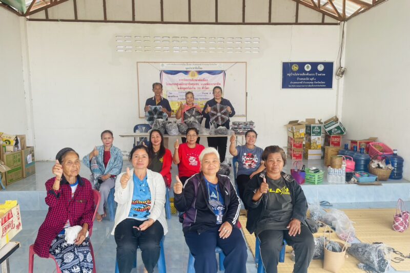 โครงการพัฒนาอาชีพชุมชน หลักสูตร วิชาการทำพรมเช็ดเท้า จำนวน 6 ชั่วโมง