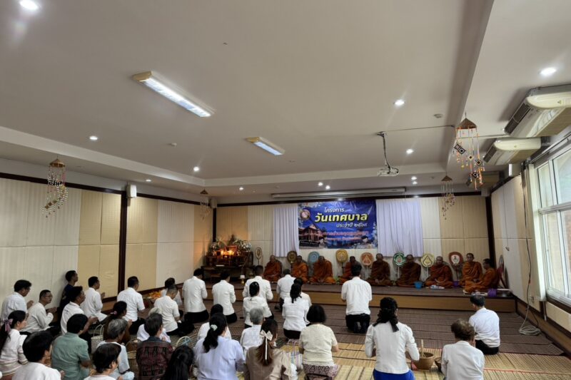 ร่วมทำบุญตักบาตรและถวายภัตตาหารเช้าแด่พระภิกษุสงฆ์ เนื่องในในวันเทศบาล ประจำปี 2569