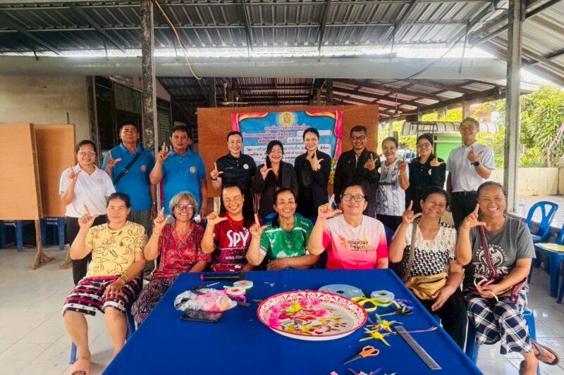 กลุ่มอาชีพ โครงการศูนย์ฝึกอาชีพชุมชน หลักสูตร 6 ชั่วโมง หลักสูตรวิชาการทำเหรียญโปรยทานจากริบบิ้น
