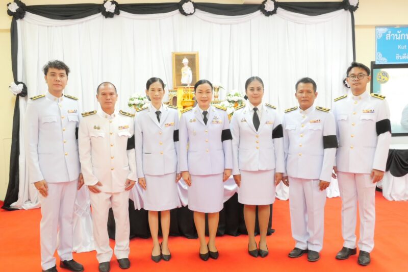 ร่วมถวายน้ำสรงพระศพและลงนามถวายความอาลัย เบื้องหน้าโต๊ะหมู่บูชาประดิษฐานพระรูป สมเด็จพระเจ้าลูกเธอ เจ้าฟ้าพัชรกิติยาภา นเรนทิราเทพยวดี กรมหลวงราชสาริณีสิริพัชร มหาวัชรราชธิดา เพื่อถวายความอาลัยและแสดงความจงรักภักดี