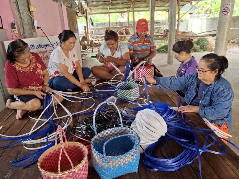 ศกร.ระดับตำบลนาแก ดำเนินการจัดโครงการศูนย์ฝึกอาชีพชุมชน หลักสูตรอาชีพระยะสั้น (กลุ่มสนใจ)