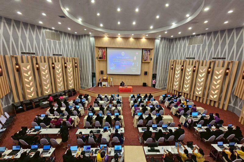 เข้าร่วมอบรมโครงการพัฒนาศักยภาพครูด้านวิทยาศาสตร์ ประจำปีงบประมาณ ระหว่างวันที่ 27-28 มีนาคม 2568 เพื่อส่งเสริมสมรรถนะของบุคลากร ให้มีความ พร้อมด้านวิชาการและทักษะจัดการเรียนรู้ทุกที่ ทุกเวลา ส่งเสริมการนำเทคโนโลยีที่ทันสมัย รวมทั้งเทคโนโลยี ปัญญาประดิษฐ์ และบอร์ดเกมมาใช้จัดการเรียนรู้