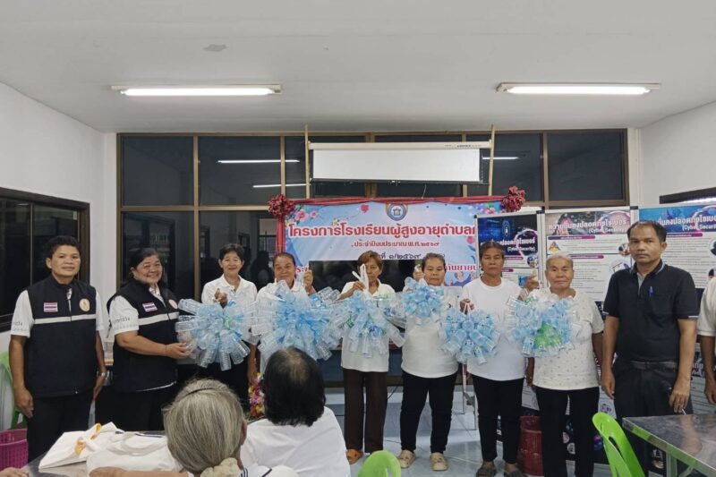 เป็นวิทยากรโครงการโรงเรียนผู้สูงอายุตำบลค้อวังประจำปีงบประมาณ 2569 ในหัวข้อ1.การใช้คอมพิวเตอร์ Smart Phone/การป้องกันภัยสำหรับผู้สูงอายุ2. การเสวนาแลกเปลี่ยนเรียนรู้ระหว่างผู้เรียนด้านการพูด การฟัง การคิด พัฒนาทักษะการมีส่วนร่วม