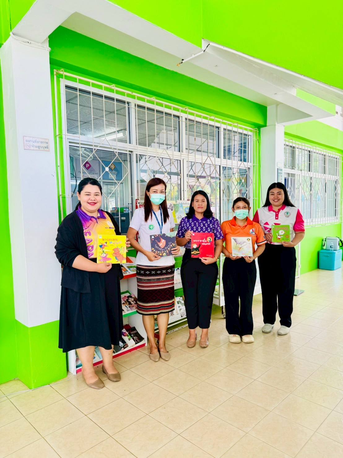 บรรณารักษ์ และครู ศกร. ลงพื้นที่บริการส่งเสริมการอ่าน “บ้านหนังสือชุมชน”