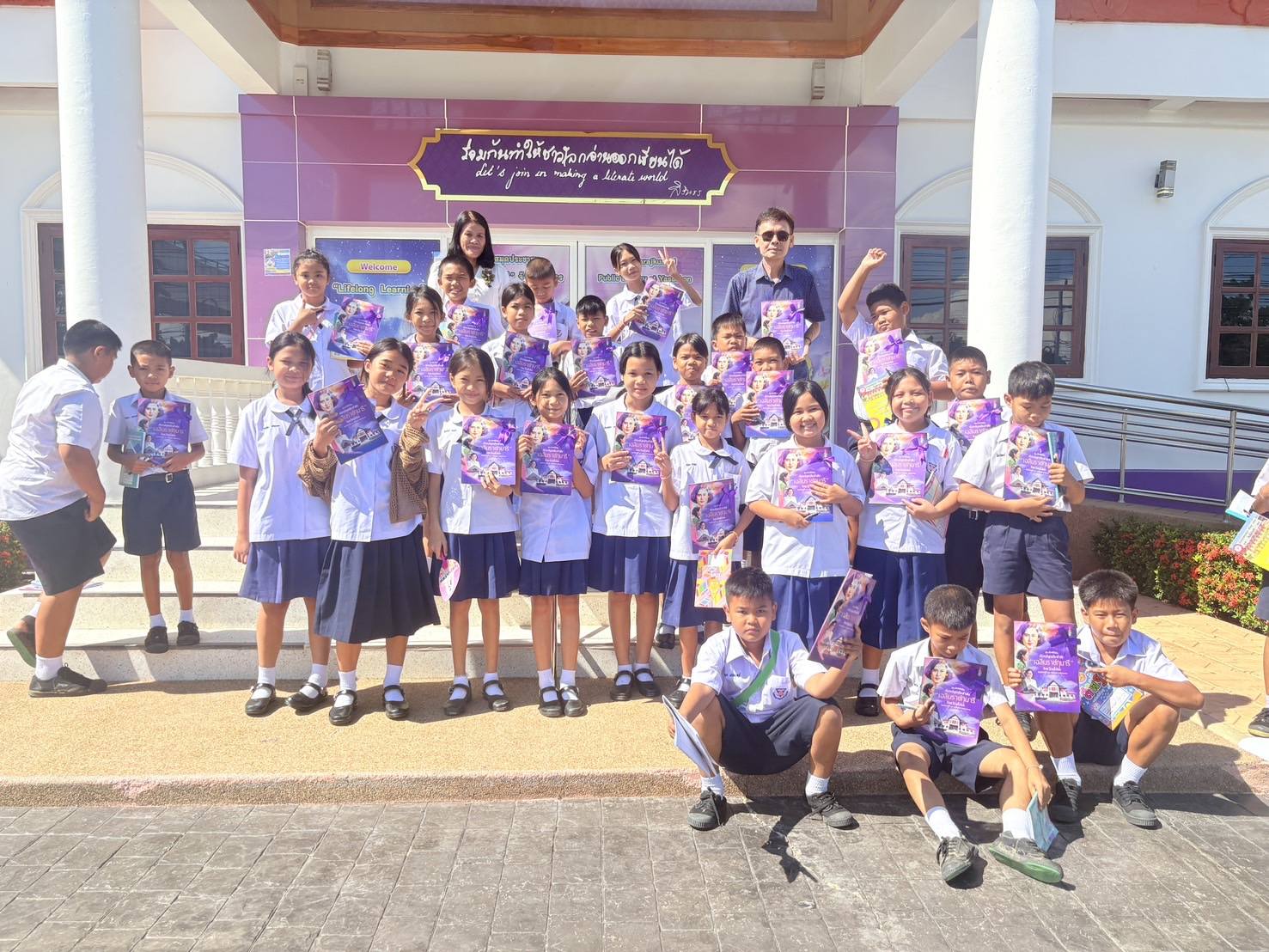 นักเรียนชั้นเข้าศึกษาเรียนรู้แหล่งเรียนรู้ห้องสมุด