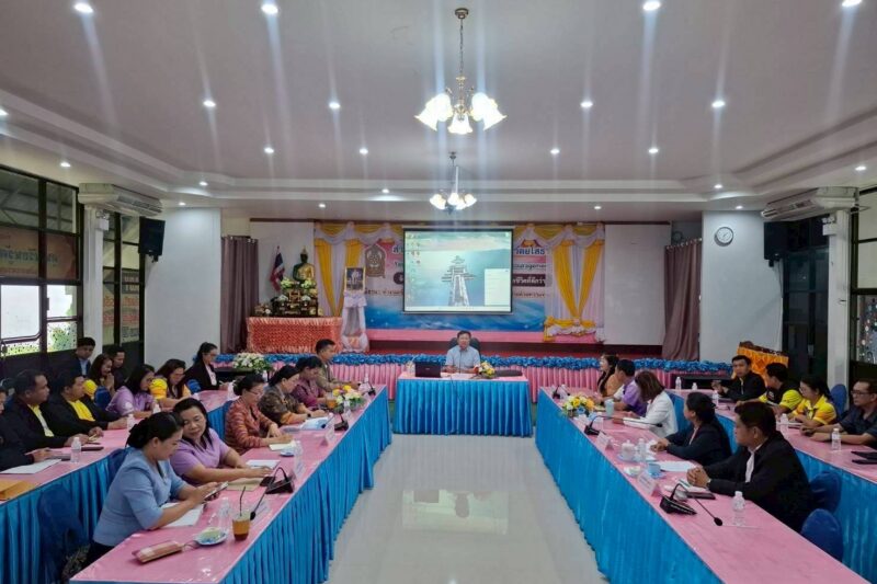 ประชุมขับเคลื่อนโครงการสร้างงานสร้างรายได้ระหว่างเรียน