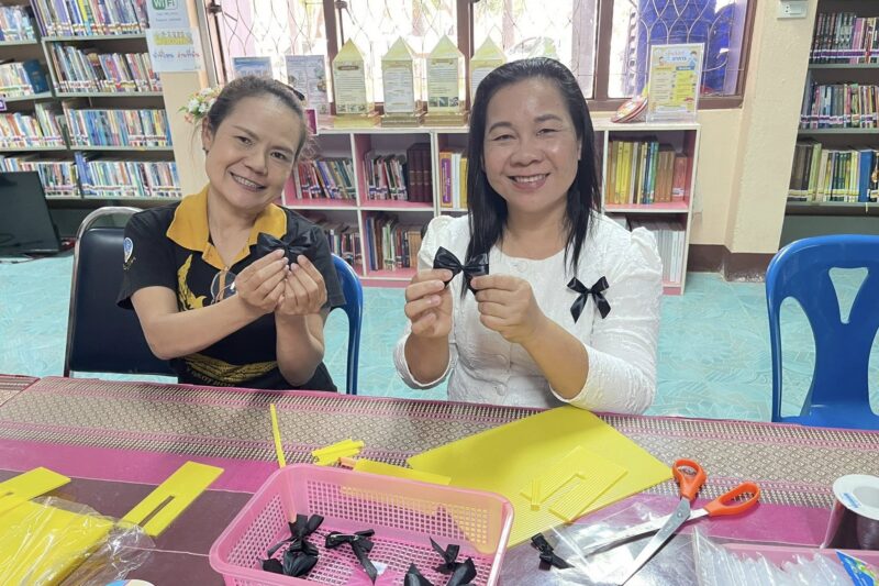 กิจกรรมทำโบว์สีดำ เพื่อติดเสื้อในการถวายความอาลัย สมเด็จพระนางเจ้าสิริกิติ์ พระบรมราชินีนาถ พระบรมราชชนนีพันปีหลวง ด้วยความสำนึกในพระมหากรุณาธิคุณอันหาที่สุดมิได้