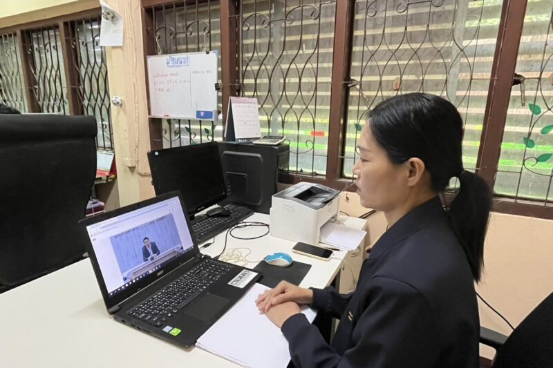 ร่วมประชุมเพื่อรับฟังการชี้แจงการมอบส่งเครื่องสแกนนิ้วมือ