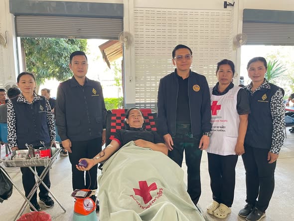 ร่วมบริจาคโลหิต โดยเสด็จพระราชกุศลฯ เพื่อช่วยเหลือเพื่อนมนุษย์