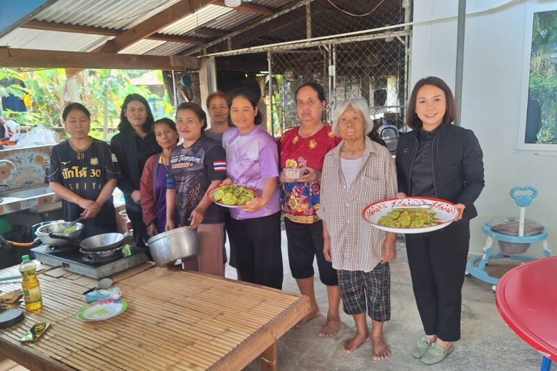 โครงการพัฒาอาชีพชุมชน หลักสูตร วิชาการทำอาหารขนม ( ขนมดอกบัว/ขนมกล้วย) จำนวน 9 ชั่วโมง