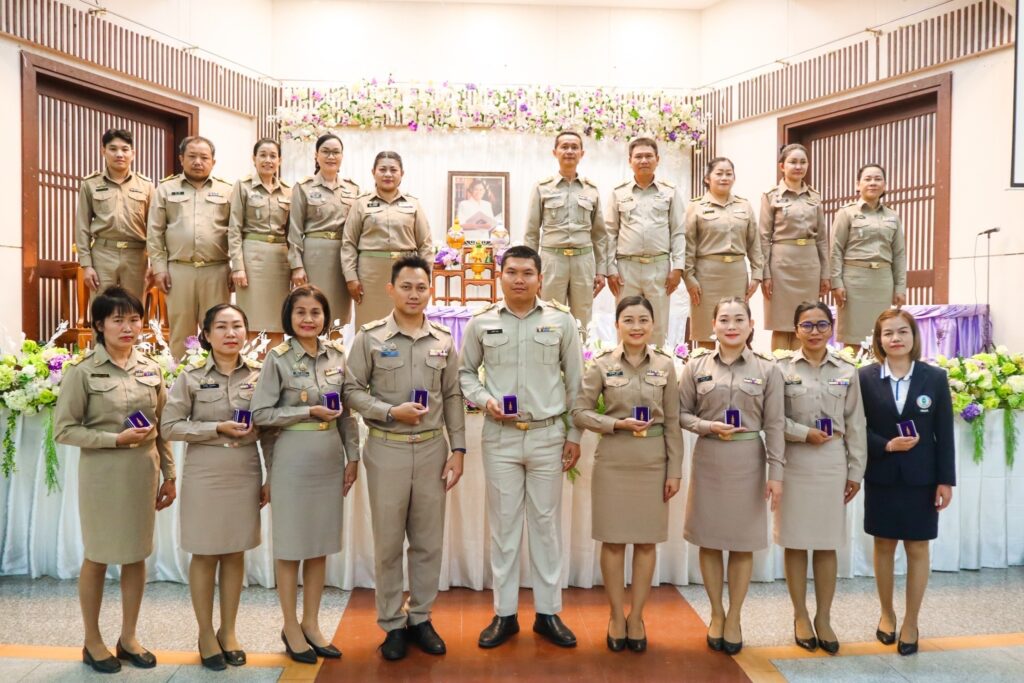 เข้ารับพระราชทานเข็มที่ระลึกเนื่องในวโรกาส สมเด็จพระกนิษฐาธิราชเจ้า กรมสมเด็จพระเทพรัตนราชสุดาเจ้าฟ้ามหาจักรีสิรินธร มหาวชิราลงกรณวรราชภักดี สิริกิจการิณีพีรยพัฒน รัฐสีมาคุณากรปิยชาติสยามบรมราชกุมารี