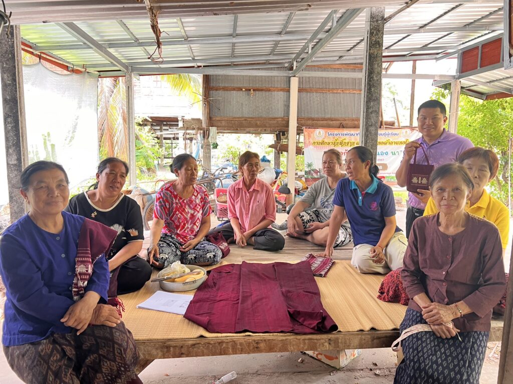 โครงการศูนย์ฝึกอาชีพชุมชน การศึกษาเพื่อพัฒนาอาชีพระยะสั้น รูปแบบกลุ่มสนใจ ประจำปีงบประมาณ 2568 วิชาการทำกระเป๋าใส่เหรียญ