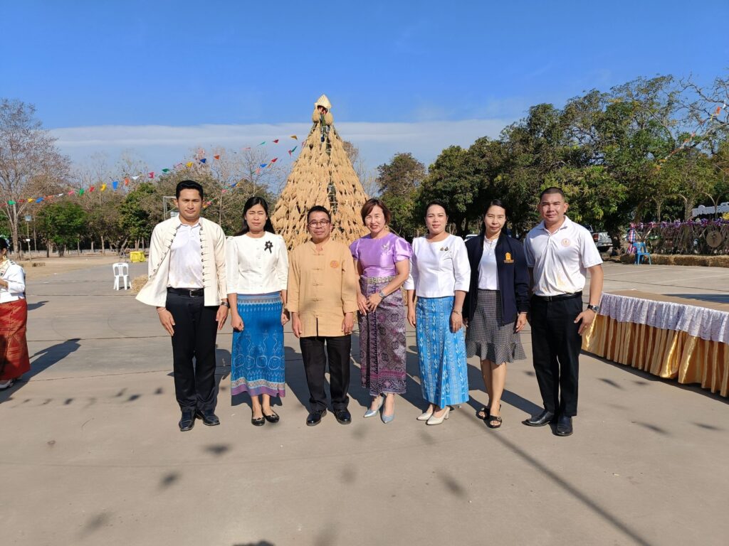 ร่วมพิธีทำบุญตักบาตร เนื่องในงานประเพณีบุญคูณลาน สืบสานวัฒธรรม อำเภอไทยเจริญ ประจำปี 2569