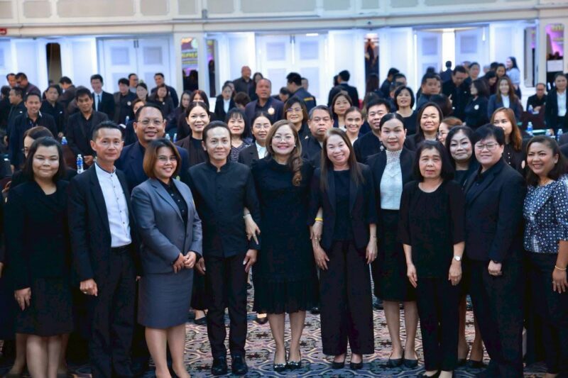 ร่วมการอบรมเพื่อพัฒนาศักยภาพบุคลากรสังกัดกรมส่งเสริมการเรียนรู้เพื่อทำหน้าที่ผู้ประเมินคุณภาพการศึกษาโดยต้นสังกัด