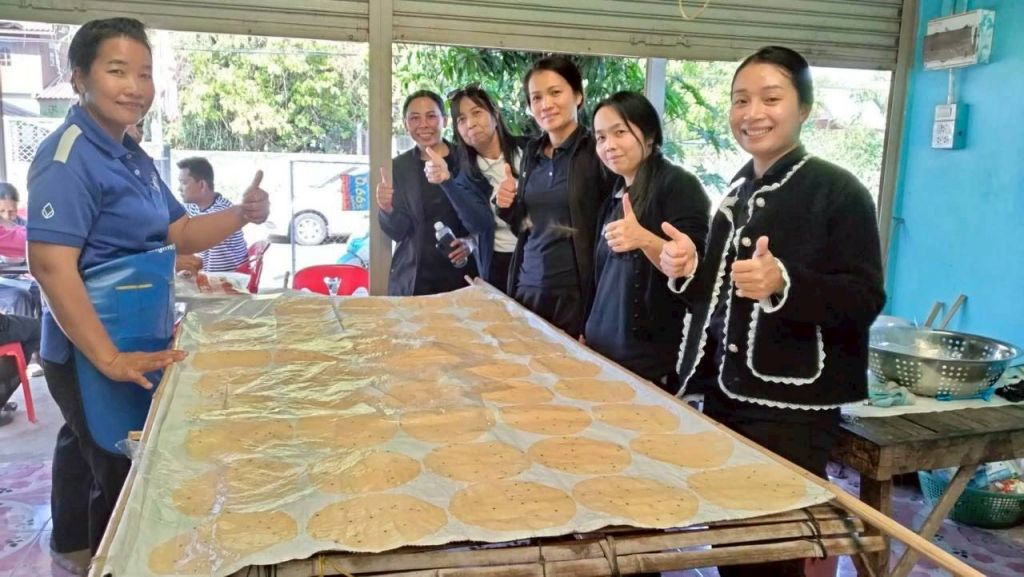การทำข้าวโป่ง (น้ำแตงโม)
