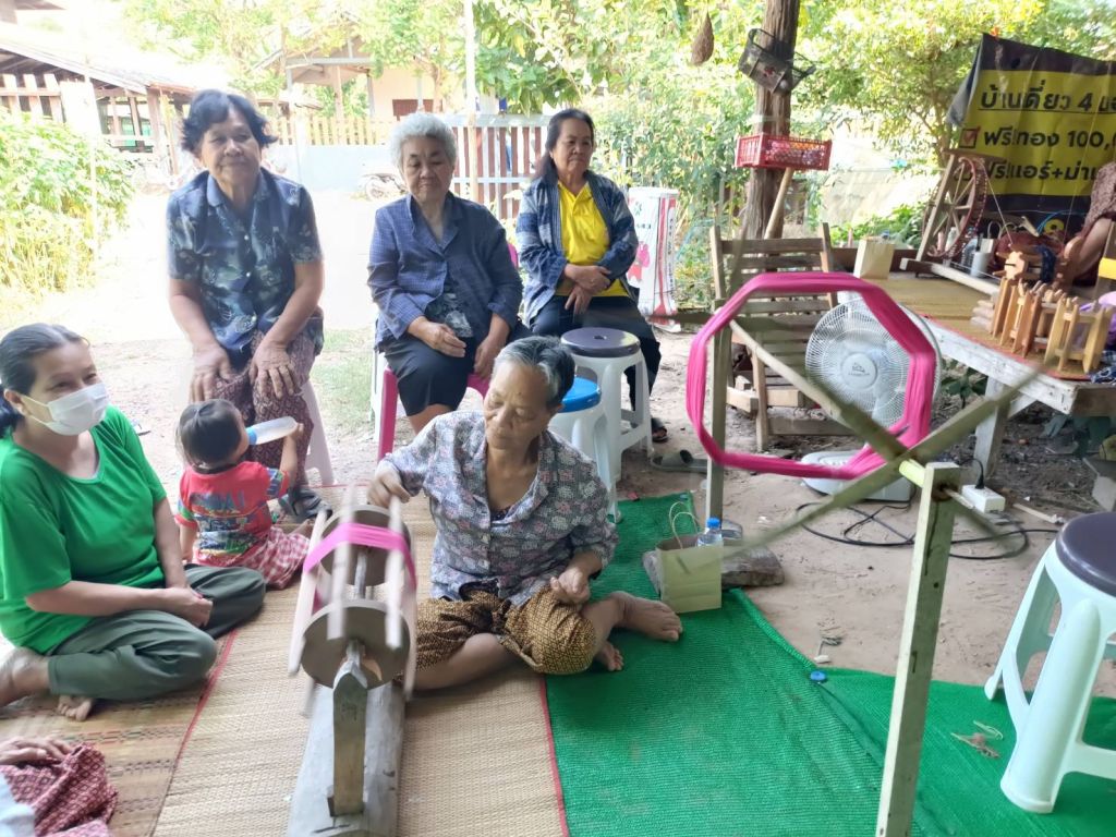 กลุ่มทอผ้าพื้นเมือง หมู่ที่ 4 ตำบลกุดชุม อำเภอกุดชุม จังหวัดยโสธร